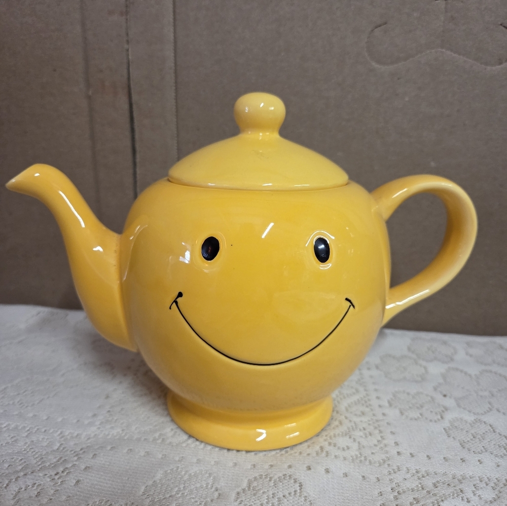 Vintage Smiley Face Ceramic Teapot Tea Pot